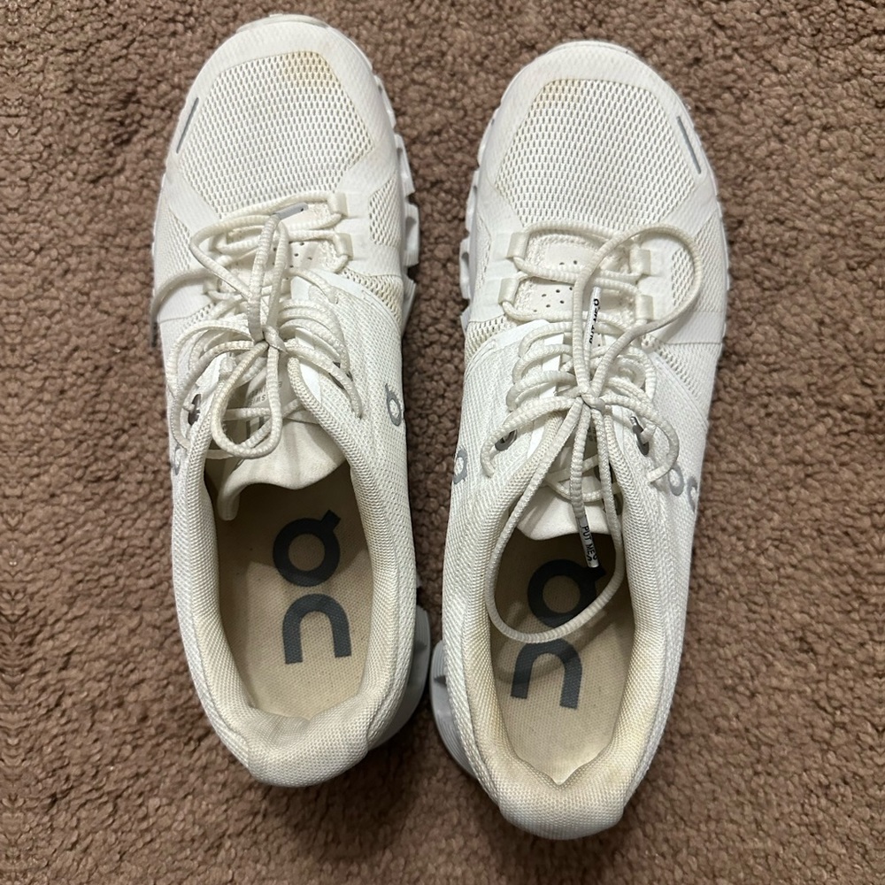 Women’s on cloud shoe